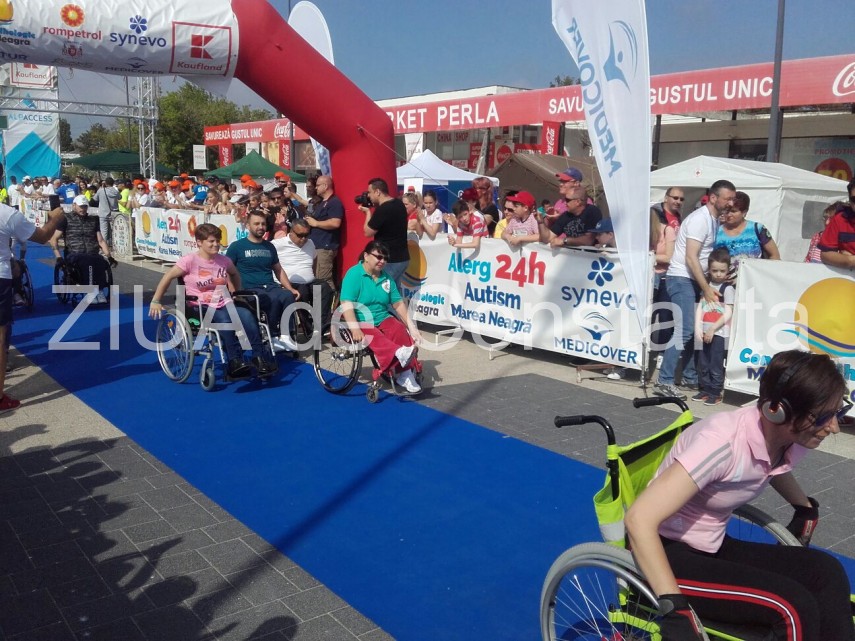 imagini de la eveniment 2 000 de persoane participa la ultramaratonul de 24 de ore pe nisip de la mamaia