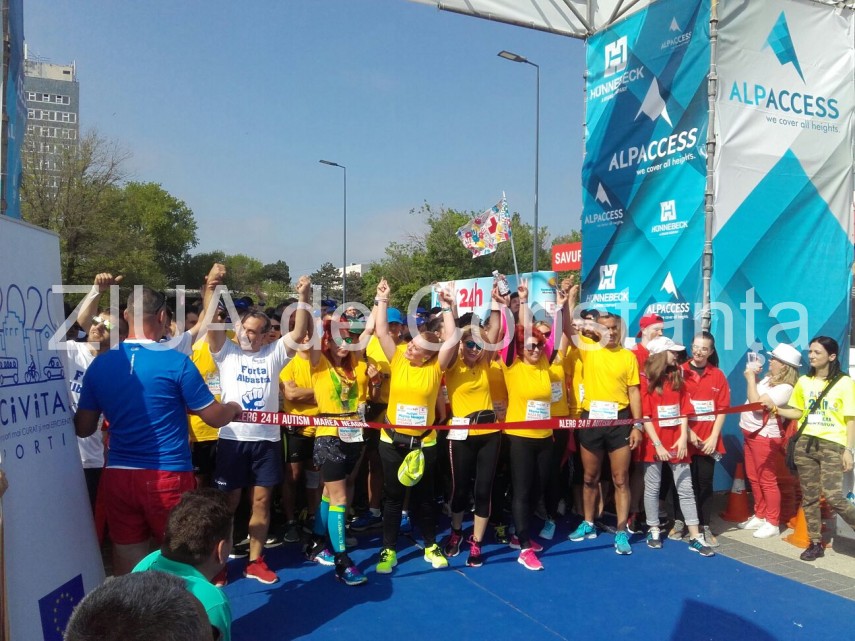 imagini de la eveniment 2 000 de persoane participa la ultramaratonul de 24 de ore pe nisip de la mamaia