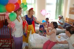 Ziua Copilului Baloane colorate, jucării şi un meniu deosebit, oferite de Arimex Comexim 2000 SRL micuţilor pacienţi din Constanţa (galerie foto)