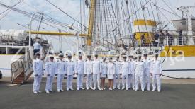 Imagini de la eveniment Momente emoţionante. Elevii şi cadeţii, pregătiţi de marşul internaţional de instrucţie al Navei Mircea, sub privirile rudelor şi prietenilor (galerie foto+video)       