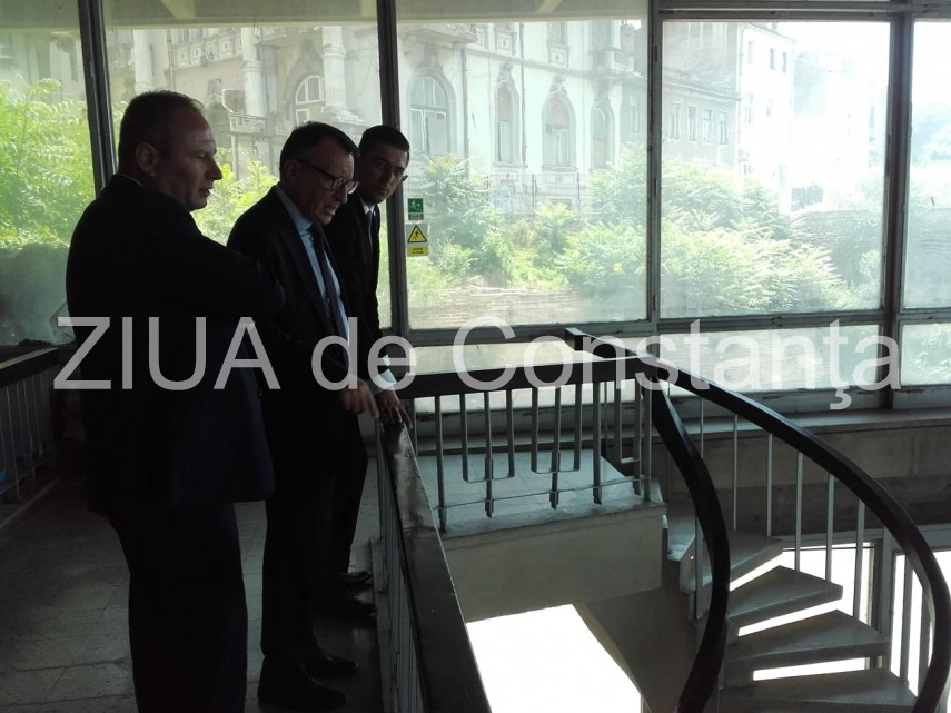 imagini de la eveniment vicepremierul paul stanescu in vizita de lucru la edificiul roman cu mozaic si