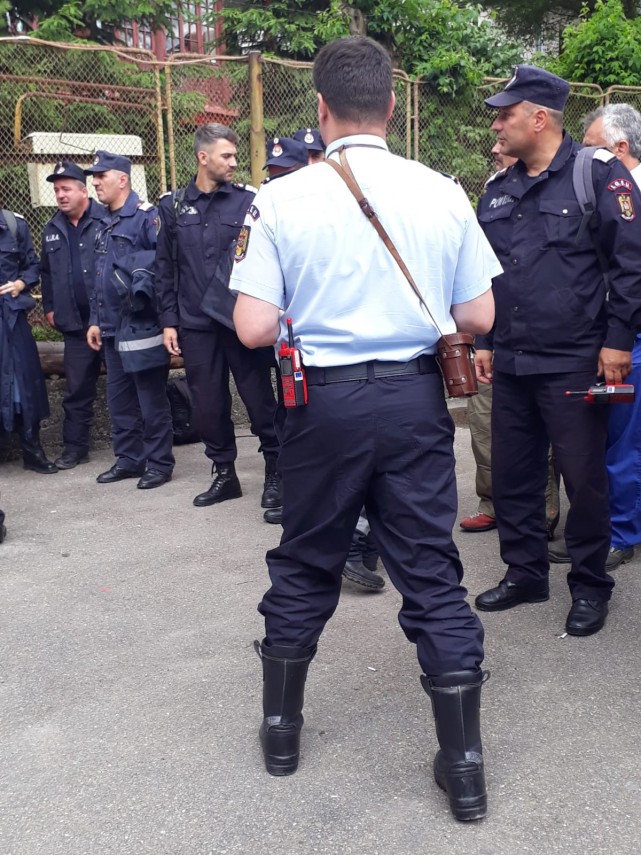 operatiune de salvare in bucegi 100 de pompieri si doua elicoptere sunt in cautare unui parapantist american