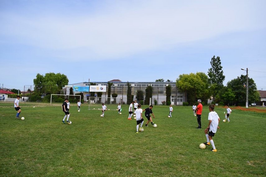 baza moderna cu terenuri de fotbal tenis handbal si multe alte facilitati cum va arata complexul sportiv