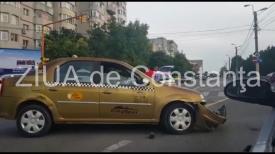 Imagini de la eveniment. Accident în zona Școlii Militare a Forțelor Navale Constanța. Două autoturisme, implicate (galerie foto+video)     