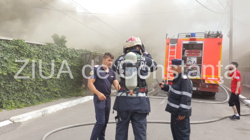 alerta la isu dobrogea o locuinta din palazu mare a fost cuprinsa de flacari pompierii chemati in ajutor alerta la isu dobrogea o locuinta din palazu mare a fost cuprinsa de flacari pompierii chemati in ajutor