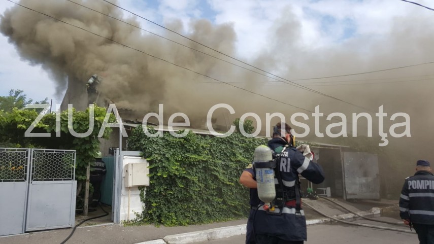 alerta la isu dobrogea o locuinta din palazu mare a fost cuprinsa de flacari pompierii chemati in ajutor alerta la isu dobrogea o locuinta din palazu mare a fost cuprinsa de flacari pompierii chemati in ajutor