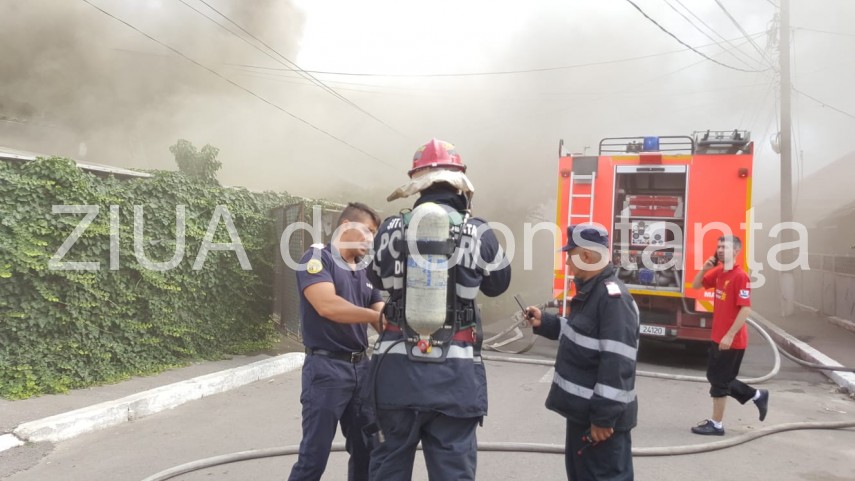 alerta la isu dobrogea o locuinta din palazu mare a fost cuprinsa de flacari pompierii chemati in ajutor alerta la isu dobrogea o locuinta din palazu mare a fost cuprinsa de flacari pompierii chemati in ajutor