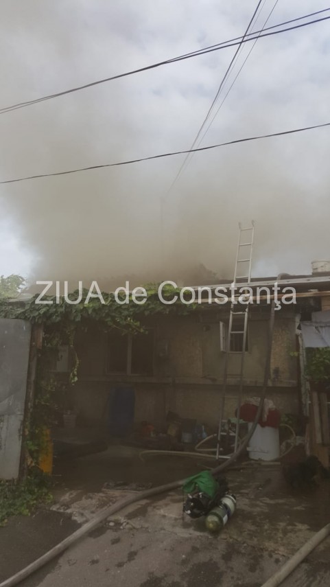 alerta la isu dobrogea o locuinta din palazu mare a fost cuprinsa de flacari pompierii chemati in ajutor alerta la isu dobrogea o locuinta din palazu mare a fost cuprinsa de flacari pompierii chemati in ajutor