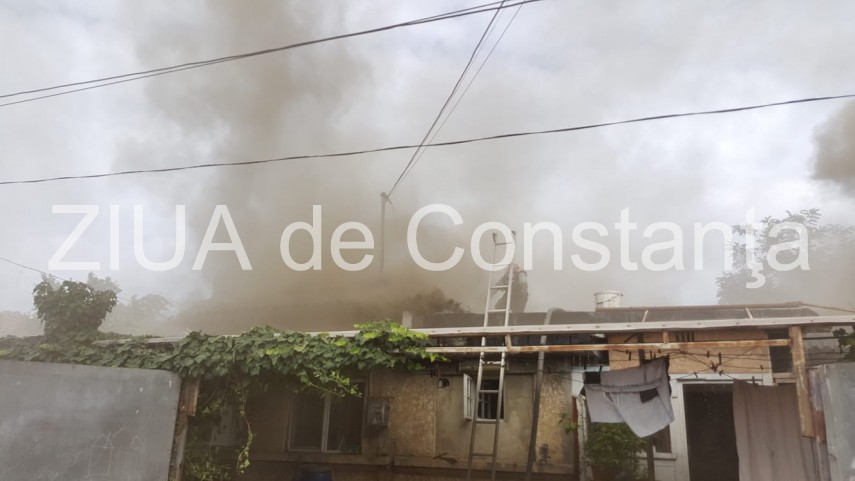 alerta la isu dobrogea o locuinta din palazu mare a fost cuprinsa de flacari pompierii chemati in ajutor alerta la isu dobrogea o locuinta din palazu mare a fost cuprinsa de flacari pompierii chemati in ajutor