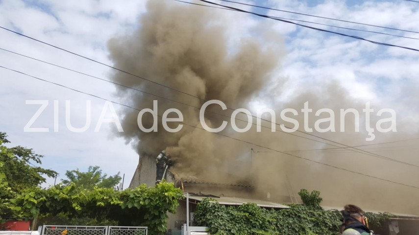 alerta la isu dobrogea o locuinta din palazu mare a fost cuprinsa de flacari pompierii chemati in ajutor alerta la isu dobrogea o locuinta din palazu mare a fost cuprinsa de flacari pompierii chemati in ajutor