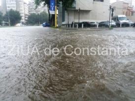 Cod portocaliu de averse Bulevardul Mamaia din Constanţa, inundat! (galerie foto)   