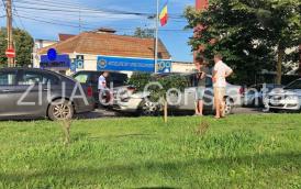 Imagini de la eveniment Accident rutier pe bulevardul Mamaia din Constanţa. Trei maşini, implicate (galerie foto)