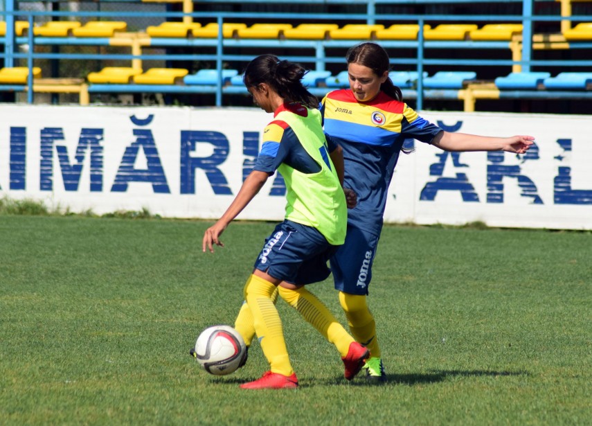 fotbalistele izabela vintila si madalina grecu de la selena sn constanta in pregatire cu nationalele