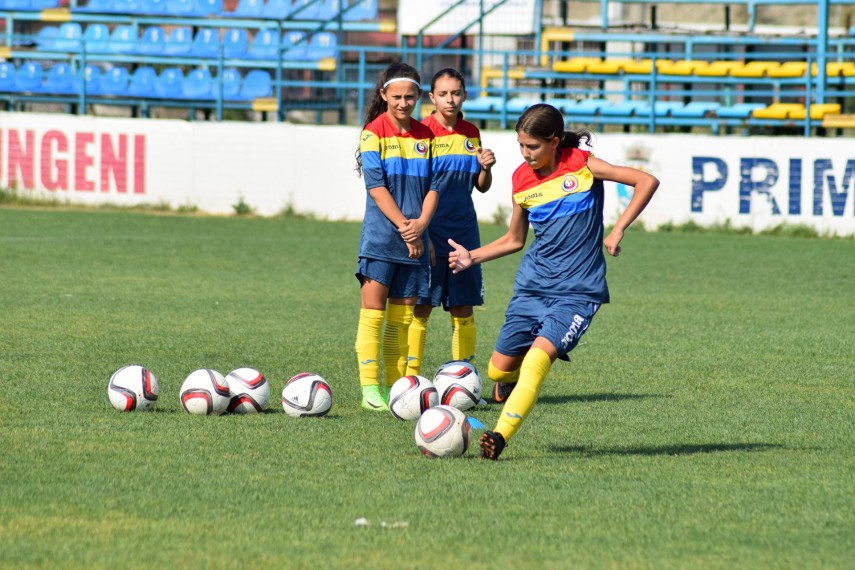 fotbalistele izabela vintila si madalina grecu de la selena sn constanta in pregatire cu nationalele
