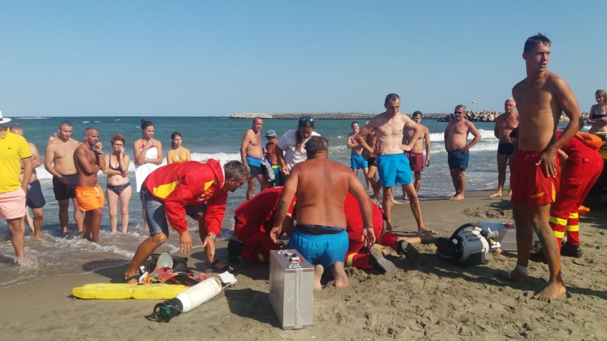 Miss weekly forum UPDATE. Intervenție de urgență pe Plaja 3 Papuci din Constanța. Copil de 12  ani scos inconștient din mare (video)
