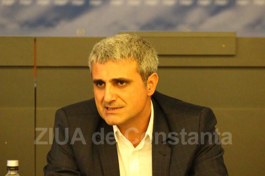 robert turcescu sustine un workshop la neptun in fata tineretului pmp iata ce subiect a abordat galerie robert turcescu sustine un workshop la neptun in fata tineretului pmp iata ce subiect a abordat galerie