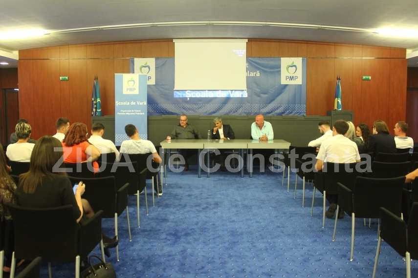 robert turcescu sustine un workshop la neptun in fata tineretului pmp iata ce subiect a abordat galerie robert turcescu sustine un workshop la neptun in fata tineretului pmp iata ce subiect a abordat galerie