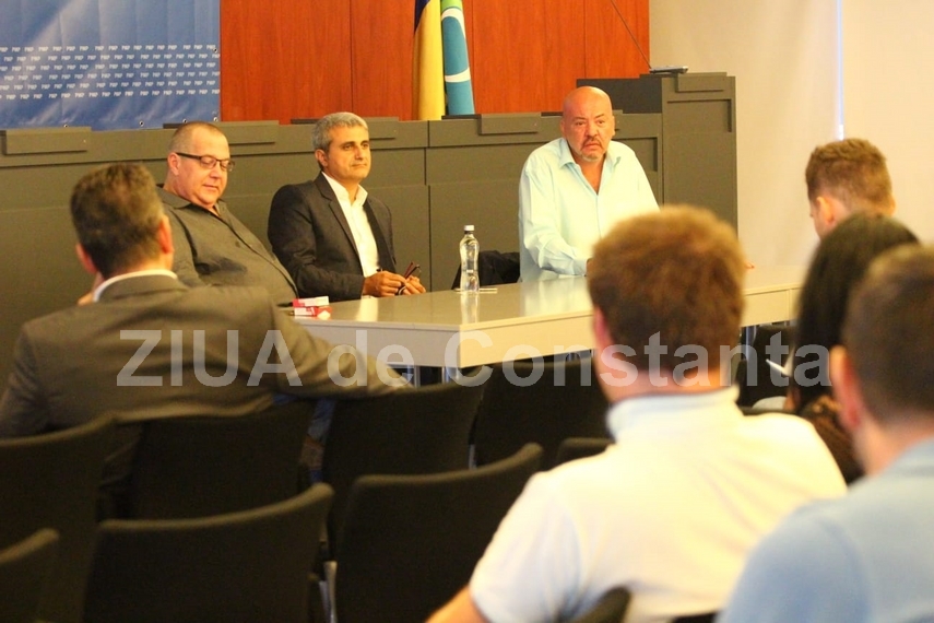 robert turcescu sustine un workshop la neptun in fata tineretului pmp iata ce subiect a abordat galerie robert turcescu sustine un workshop la neptun in fata tineretului pmp iata ce subiect a abordat galerie