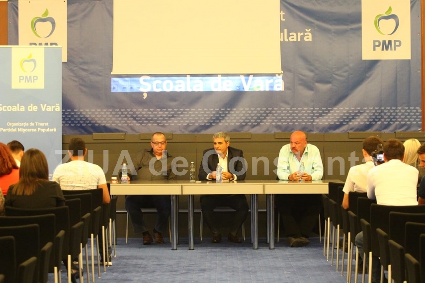 robert turcescu sustine un workshop la neptun in fata tineretului pmp iata ce subiect a abordat galerie robert turcescu sustine un workshop la neptun in fata tineretului pmp iata ce subiect a abordat galerie