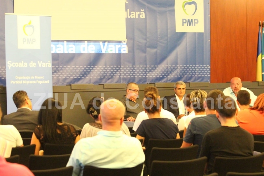 robert turcescu sustine un workshop la neptun in fata tineretului pmp iata ce subiect a abordat galerie robert turcescu sustine un workshop la neptun in fata tineretului pmp iata ce subiect a abordat galerie