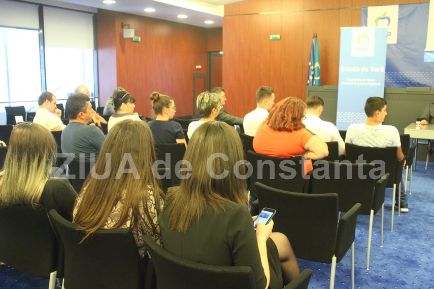 robert turcescu sustine un workshop la neptun in fata tineretului pmp iata ce subiect a abordat galerie robert turcescu sustine un workshop la neptun in fata tineretului pmp iata ce subiect a abordat galerie