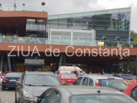Imagini de la eveniment. Copil de 10 ani căzut în lacul Tăbăcărie în zona City Mall Constanța. Intervine Ambulanța (galerie foto+video)  