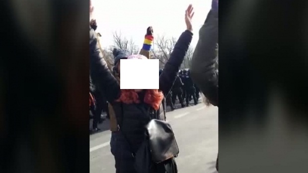 Momente Tensionate La Defilări Protestatarii Au Intors Spatele