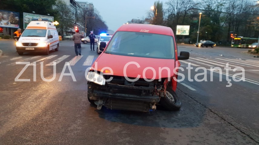 imagini de lan eveniment accident rutier la intersectia bulevardelor 1 decembrie cu ferdinand o masina imagini de lan eveniment accident rutier la intersectia bulevardelor 1 decembrie cu ferdinand o masina