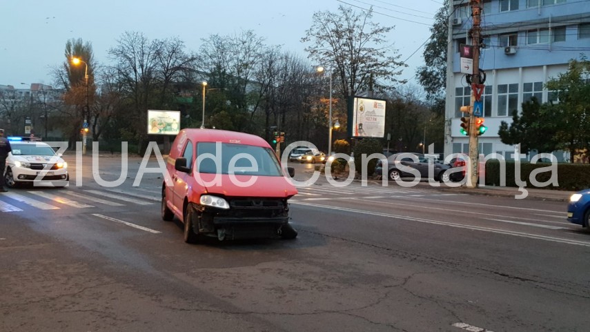 imagini de lan eveniment accident rutier la intersectia bulevardelor 1 decembrie cu ferdinand o masina imagini de lan eveniment accident rutier la intersectia bulevardelor 1 decembrie cu ferdinand o masina