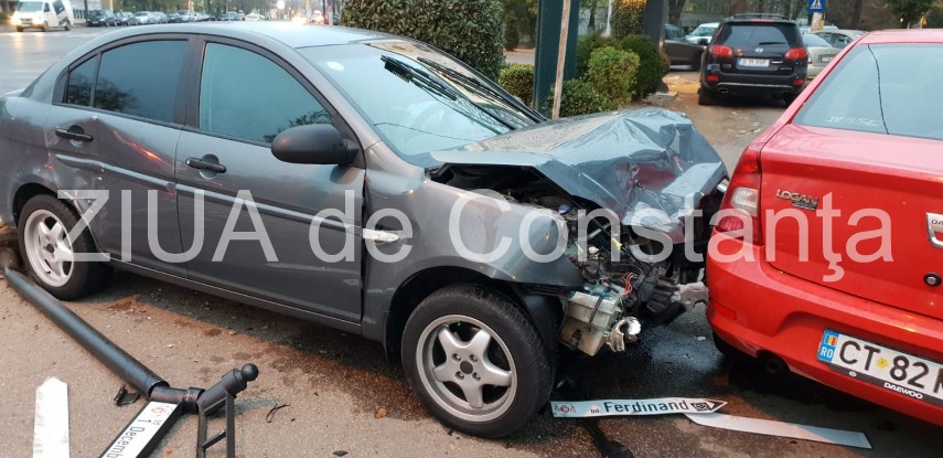 imagini de lan eveniment accident rutier la intersectia bulevardelor 1 decembrie cu ferdinand o masina imagini de lan eveniment accident rutier la intersectia bulevardelor 1 decembrie cu ferdinand o masina