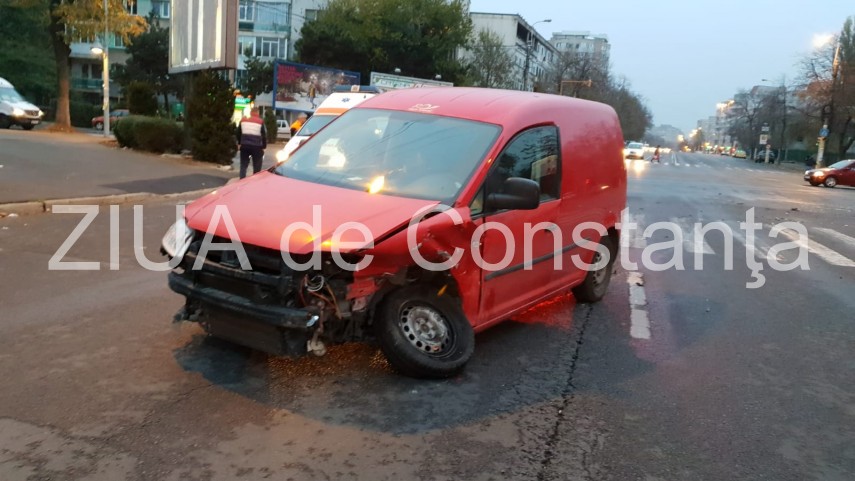 imagini de lan eveniment accident rutier la intersectia bulevardelor 1 decembrie cu ferdinand o masina imagini de lan eveniment accident rutier la intersectia bulevardelor 1 decembrie cu ferdinand o masina