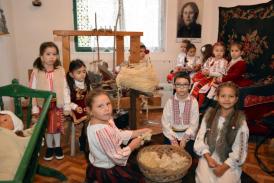 La Mihail Kogălniceanu Noile generații ale comunității turco-tătarilor și aromânilor au cinstit Ziua Dobrogei (galerie foto)