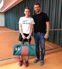 A fost lansată geanta cu brandul „Simona Halep“, în culorile turneului de la Roland Garros (galerie foto)