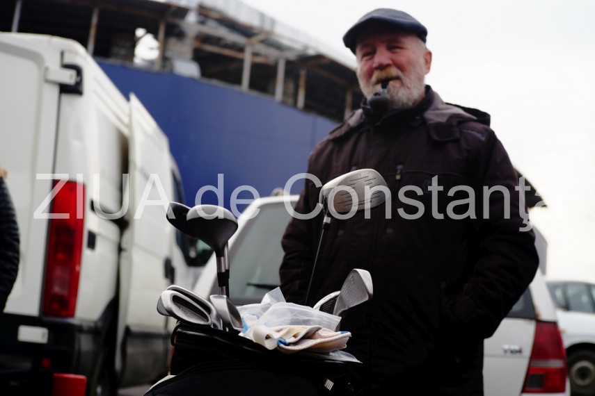 targ de vechituri la constanta in zona pietei brick incredibil ce obiecte scot constantenii la vanzare