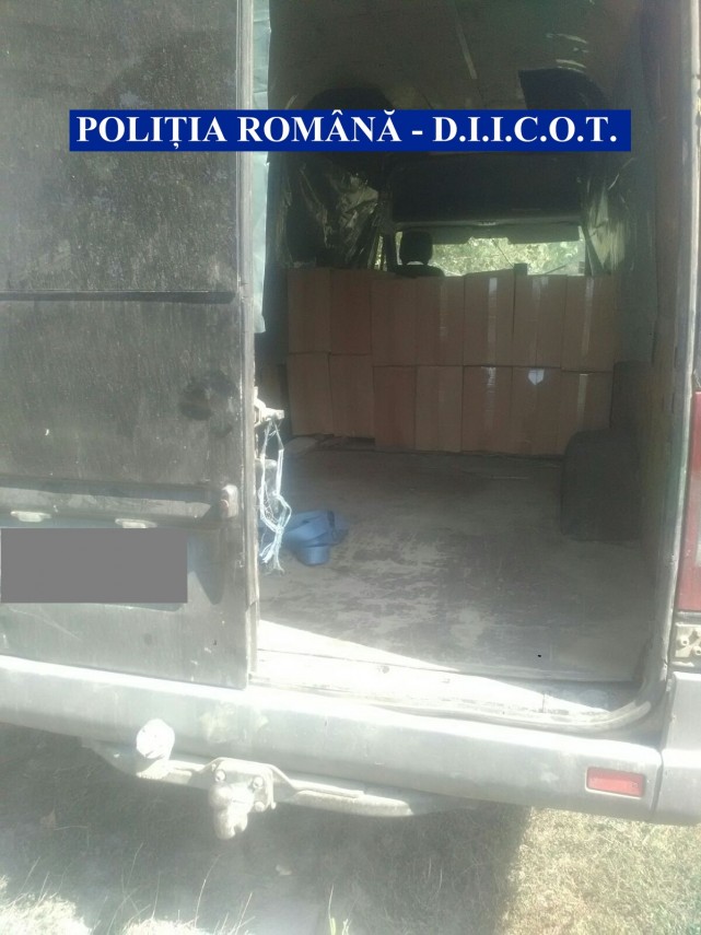 perchezitii ale politistilor si procurorilor diicot la persoane banuite de contrabanda cu tigari galerie