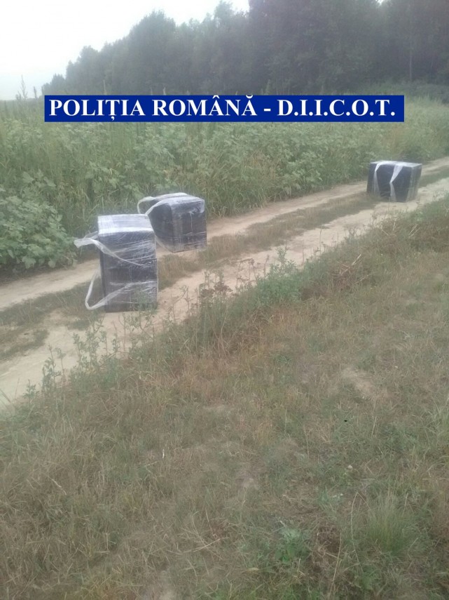 perchezitii ale politistilor si procurorilor diicot la persoane banuite de contrabanda cu tigari galerie