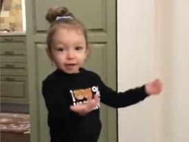 „Bavo, Moniiiii!“ Adorabilă! Nepoţica Simonei Halep o felicită pe campioana din Constanţa pentru victoria de la Australian Open (video) 