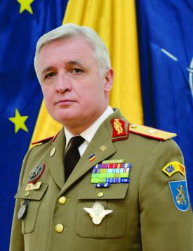 General-locotenent cu trei stele Adrian Tonea a fost trecut în rezervă. Decizia semnată de președintele Iohannis