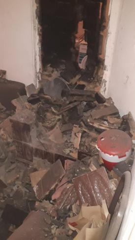 Doi tineri au fost răniţi după ce o sobă a explodat (galerie foto)