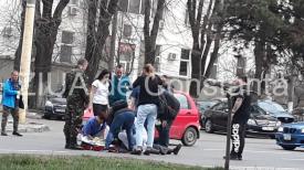 Imagini de la eveniment Pieton lovit de un autoturism pe bulevardul Mamaia, zona Spitalul Militar (galerie foto)    