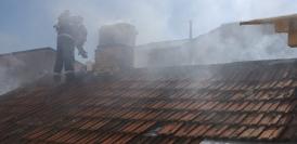 Incendiu la o casă din municipiul Constanţa! O femeie, transportată la spital 