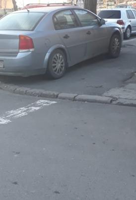 Atenţie unde vă parcaţi sau staţionaţi autoturismele! Poliţiştii locali au aplicat zeci de amenzi