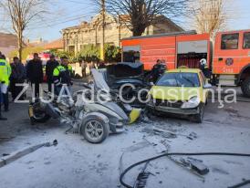 LIVE-VIDEO Accident rutier urmat de incendiu în Constanța la intersecția străzilor Mihai Viteazu cu Constantin Brătescu. Mai multe victime. O judecătoare, rănită grav (galerie foto+video)             