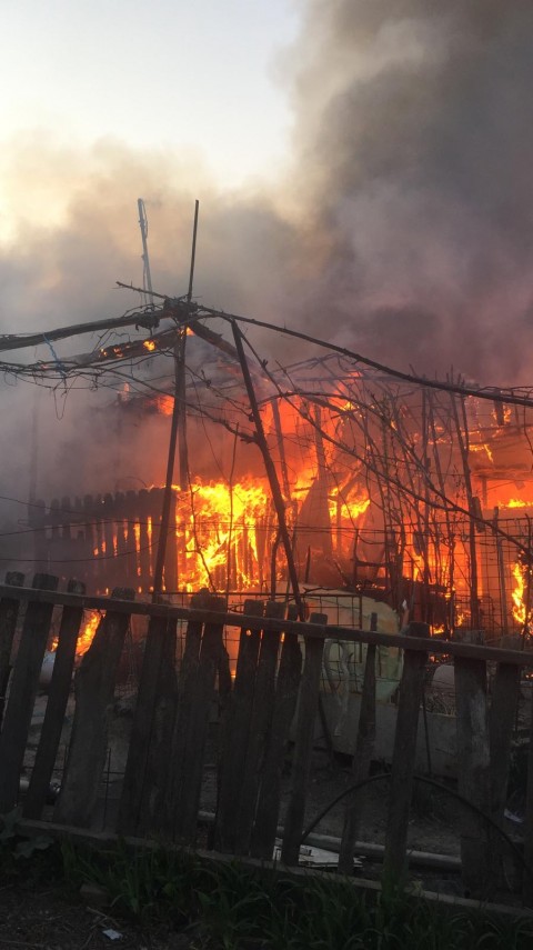 incendiu violent in municipiul tulcea o locuinta a fost cuprinsa de flacari pompierii chemati in ajutor
