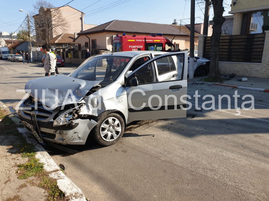 imagini de la eveniment accident rutier pe strada steagului din municipiul constanta doua autoturisme