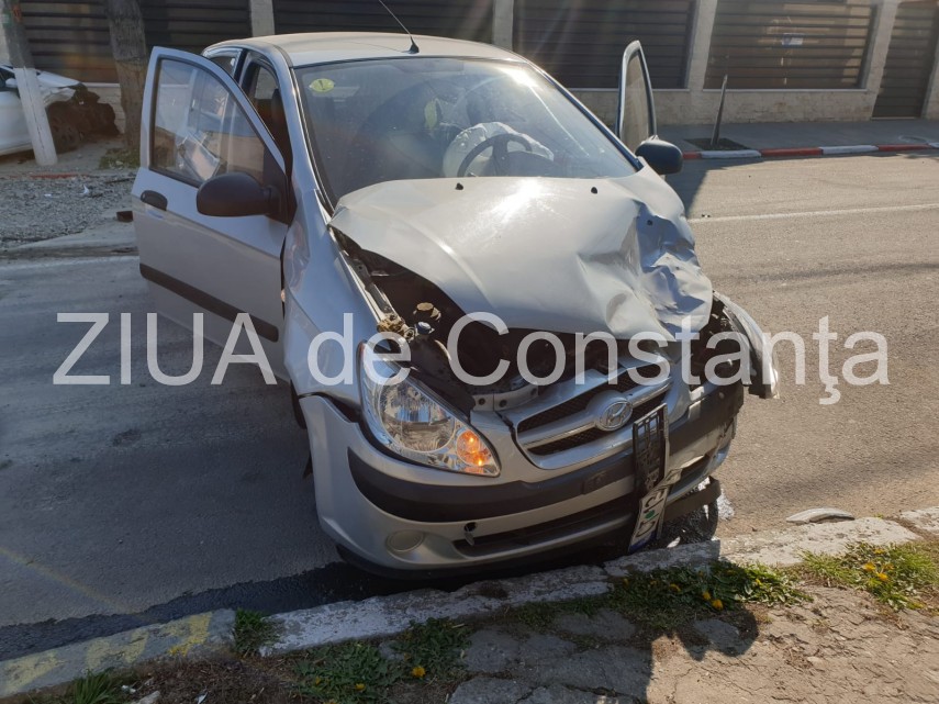 imagini de la eveniment accident rutier pe strada steagului din municipiul constanta doua autoturisme