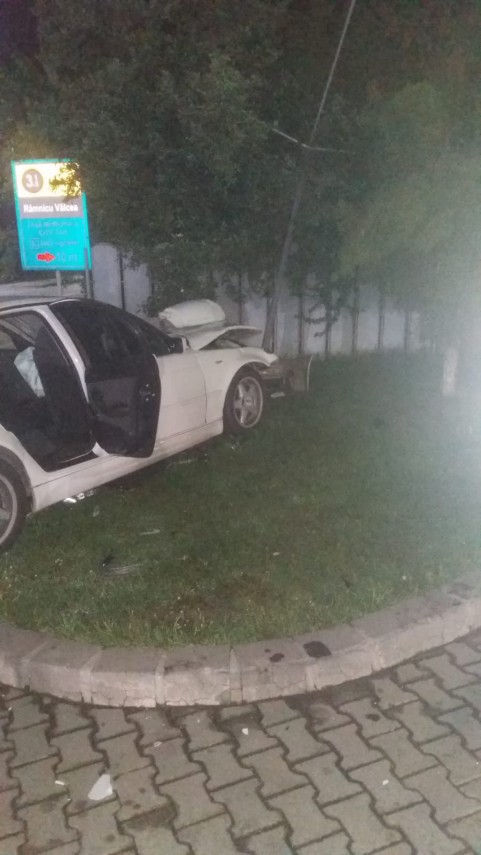 Pompierii De La Isu Valcea In Acţiune Coliziune Intre Două