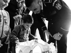 Polițiștii constănțeni, ajutorul Iepurașului pentru zeci de copii din familii defavorizate (galerie foto)