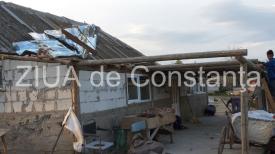 Furtună la Cuza Vodă, judeţul Constanţa. Garduri dărâmate şi locuinţe afectate de vânt (galerie foto+video) 
