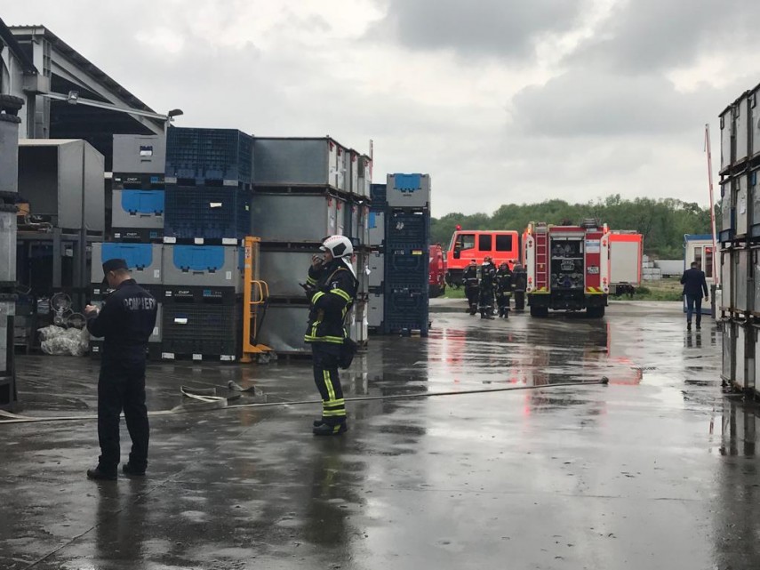 incendiu la o fabrica de cauciucuri din timisoara sute de persoane evacuate populatia avertizata prin incendiu la o fabrica de cauciucuri din timisoara sute de persoane evacuate populatia avertizata prin